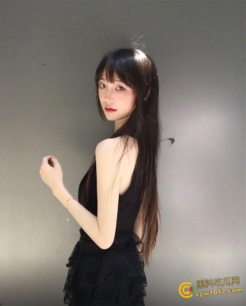 高颜气质御姐【刘若霓】,杭州做外围卖淫视频曝光,极品美腿开档黑丝,趴在窗户后入打桩,骚浪淫叫太诱人了 !