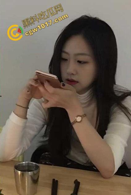 四川音乐学院校花【杨子怡】:清纯可人女神舍身哄富二代,酒店激战深喉求欢,精液尽数吞入,极尽淫荡