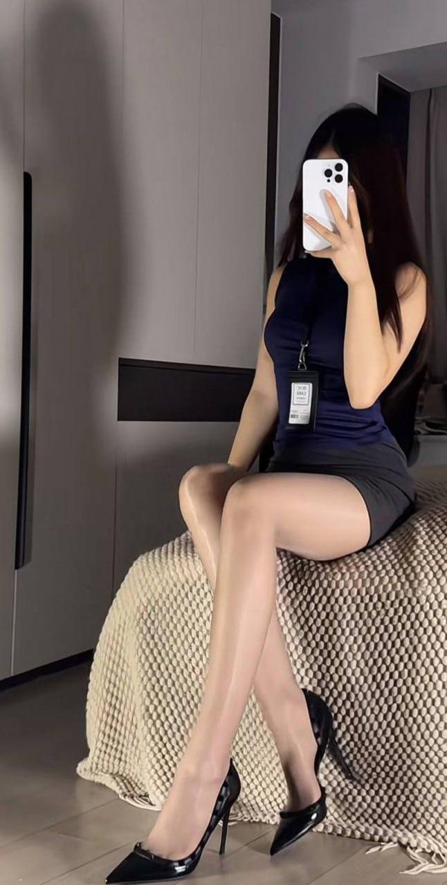 抖音擦边网红【一只奶逃桃】,黑丝情趣三点全裸诱惑撩人,美腿翘臀假屌狂捅自慰,动听娇喘淫靡至极!