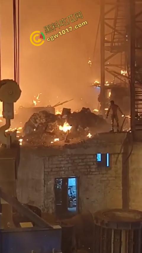 震撼!菲律宾钢厂惨剧:钢水如魔鬼喷发,烈焰吞噬生命,烧伤死亡者无数,惨象人间地狱!