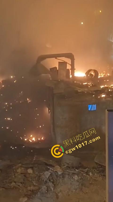 震撼!菲律宾钢厂惨剧:钢水如魔鬼喷发,烈焰吞噬生命,烧伤死亡者无数,惨象人间地狱!