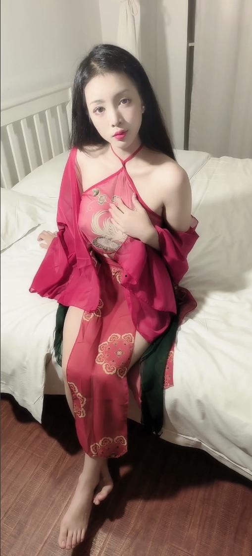 推特反差主播【李婉儿】,户外山林野战直播,口交乳交轮番榨精,多姿势激情交合,精液射嘴香艳诱惑!