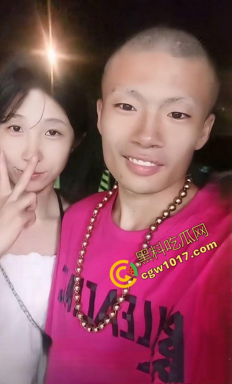 沈阳爆火的精神夫妻【龙王龙妃】尺度爆表!幻想成为现实,狂野体位无套性交,群P中老公分享逗比娘子,震撼观众三观!