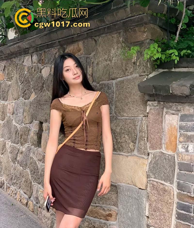 湘潭大学极品高挑美女【林奕怡】约炮视频曝光,完全露脸口交骑乘,超绝身材颜值,无套抽插白虎骚穴淫荡无比!