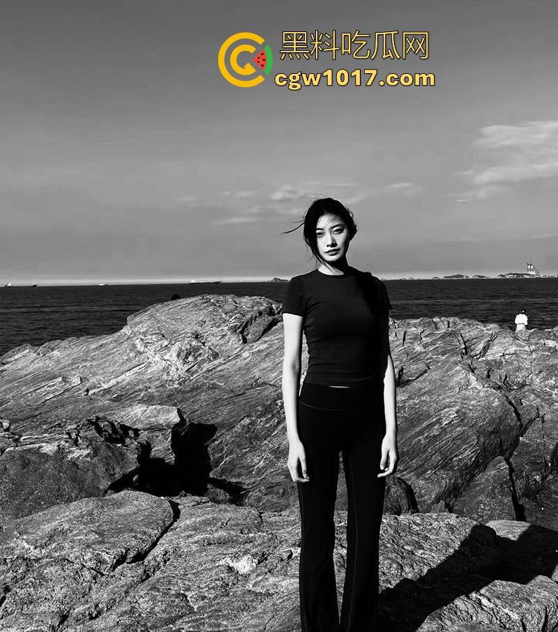 湘潭大学极品高挑美女【林奕怡】约炮视频曝光,完全露脸口交骑乘,超绝身材颜值,无套抽插白虎骚穴淫荡无比!