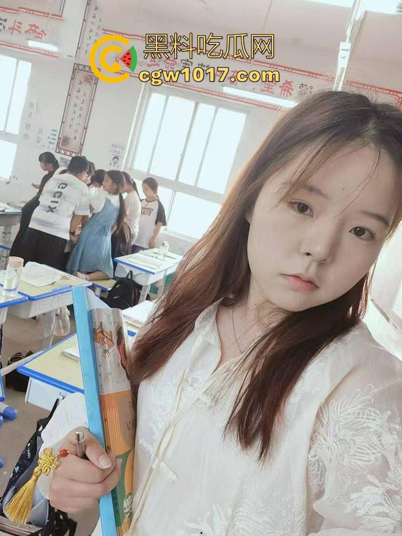 河南第一小学5年纪3班数学老师【肖莹】跟男友性爱视频泄露,丰满如肉弹,骚逼湿透饥渴,全程露脸骑乘做爱!