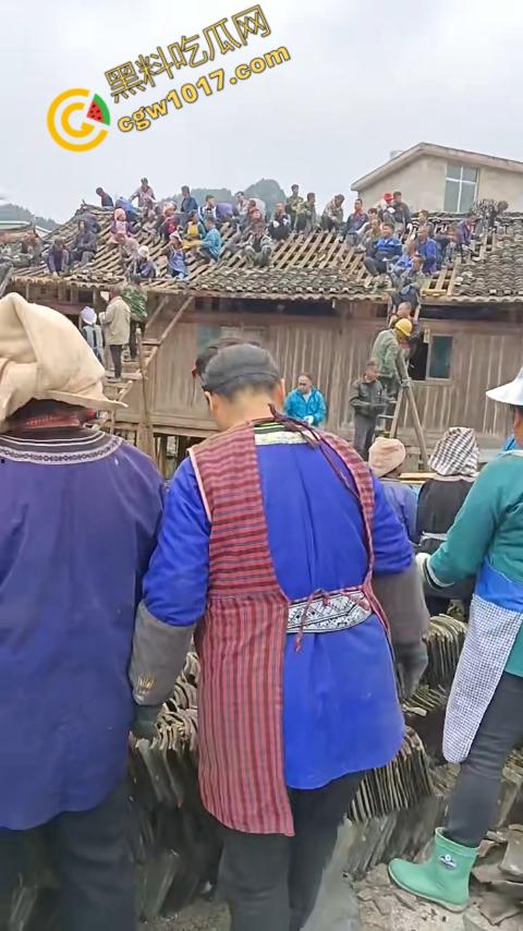 贵州黔东南搬家视频火爆全网,众人合力将房屋搬走,离谱骚操作看呆网友,直呼这才是真正的“搬家”!