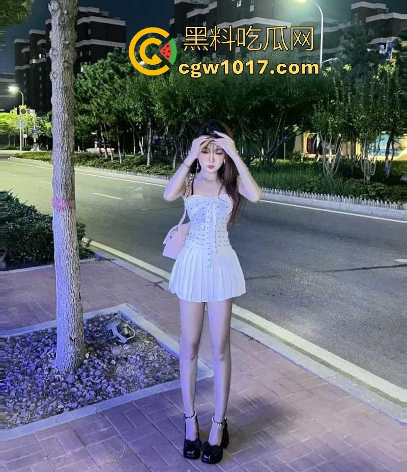 广东美术学院【李柒然】清纯女神秒变反差母狗，红唇裹住粗硬大屌，深喉跪舔，无套后入，不是一般的骚啊！