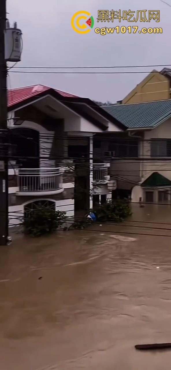 超强台风海鸥强势登陆菲律宾,全国进入灾难状态至少导致142人死亡,127人失踪,近几年全世界环境真的越来越严重了!