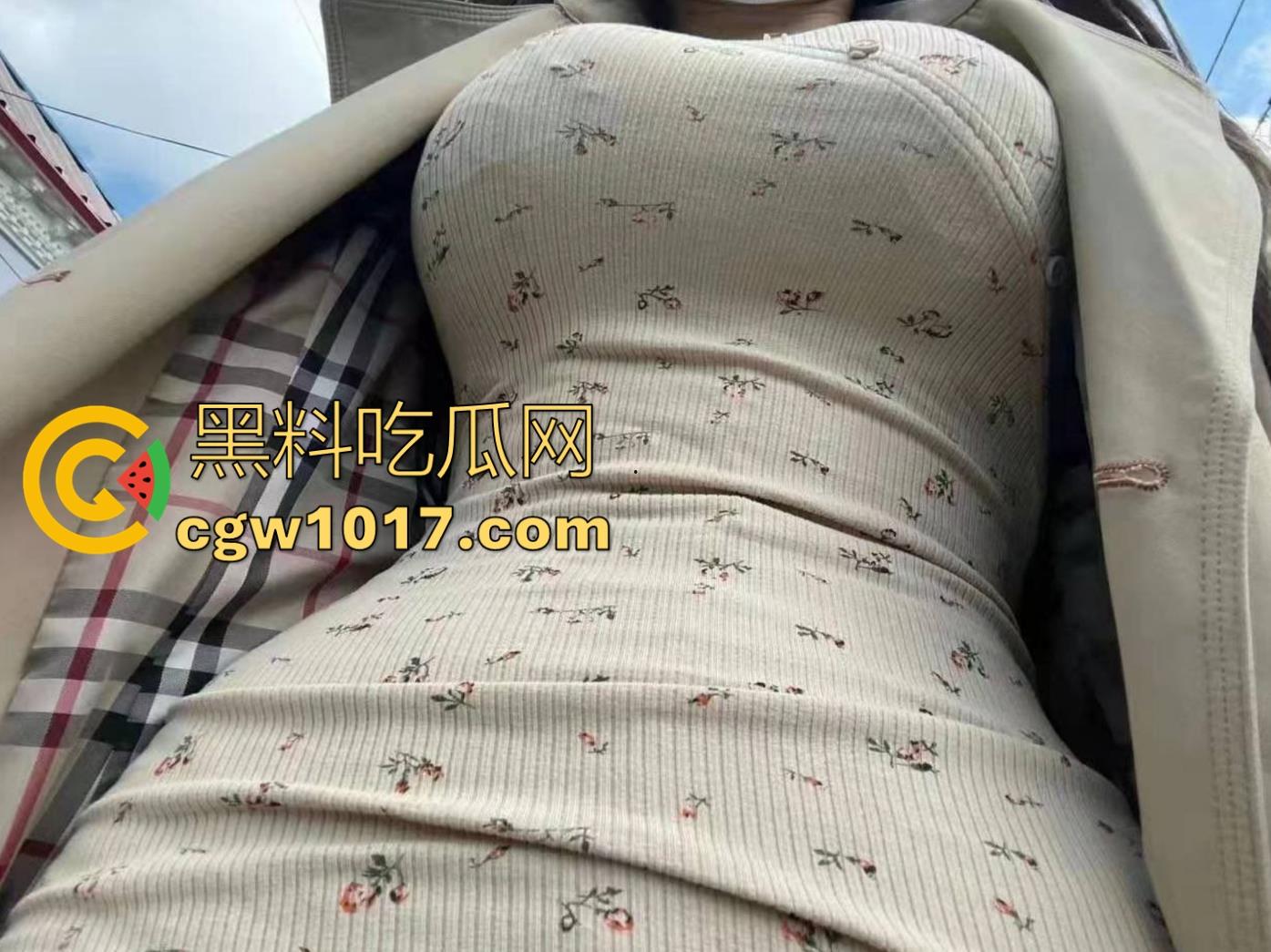 帮极品御姐穿个奶钉,穿完觉得手艺不错奖励纹身师骑乘一晚,全自动上位,果然搞这东西的都很反差很骚!