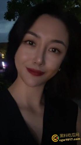 深夜钻到大姐被窝,把姐姐摸无奈了,半推半就把姐姐白浆操了出来,想拒绝这段乱伦史又无法抗拒 !