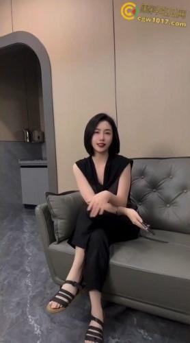 深夜钻到大姐被窝,把姐姐摸无奈了,半推半就把姐姐白浆操了出来,想拒绝这段乱伦史又无法抗拒 !