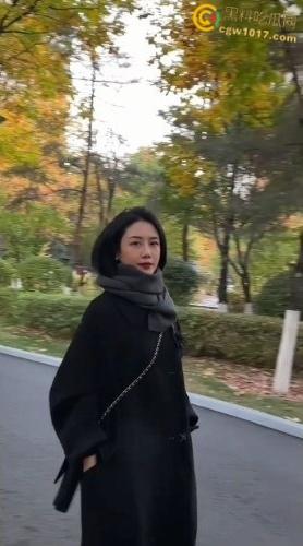 深夜钻到大姐被窝,把姐姐摸无奈了,半推半就把姐姐白浆操了出来,想拒绝这段乱伦史又无法抗拒 !