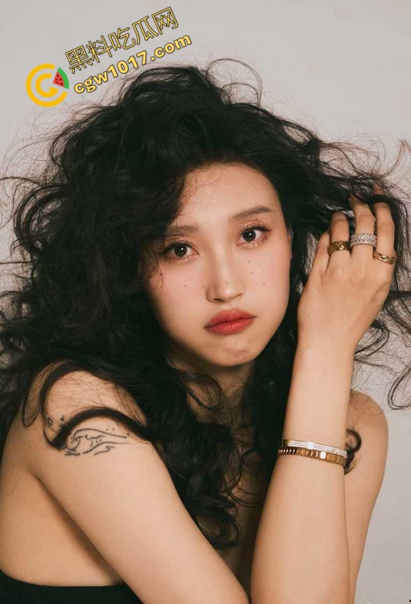 广东舞蹈老师【孙忆梦】万圣节惊爆!女神被秘密调教,全裸舔屌舔肛,摇奶颜射,尽显小母狗风骚!