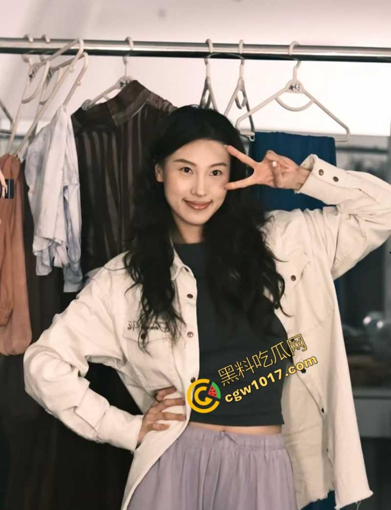 广东舞蹈老师【孙忆梦】万圣节惊爆!女神被秘密调教,全裸舔屌舔肛,摇奶颜射,尽显小母狗风骚!