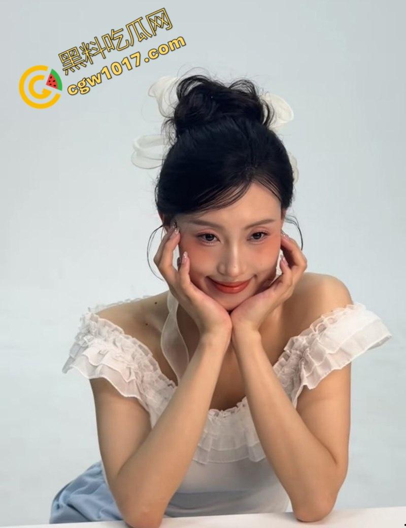 广东舞蹈老师【孙忆梦】万圣节惊爆!女神被秘密调教,全裸舔屌舔肛,摇奶颜射,尽显小母狗风骚!