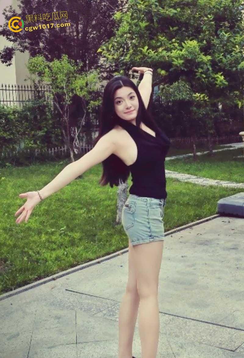 青岛巨乳良妻【许清栀】,圣诞制服装扮情趣猫耳,与情夫偷情约炮,吊带美乳女上骑乘,自拍露脸骚态尽显!