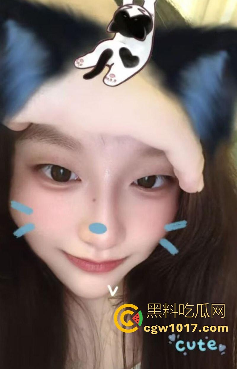 湘潭大学清纯反差学妹【林玮君】跟男友做爱视频曝光，纤指探粉嫩骚穴，雪臀高翘后入猛插，从嫩妹到炮架的转变！