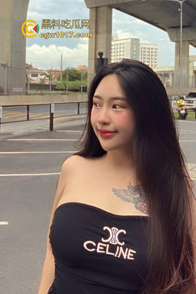 乐山美女【黄琪钧】,美甲店关门下海侍奉有钱人,跪地深喉口交小鸡巴吸弯如弓箭,这嘴比鸡巴还硬?