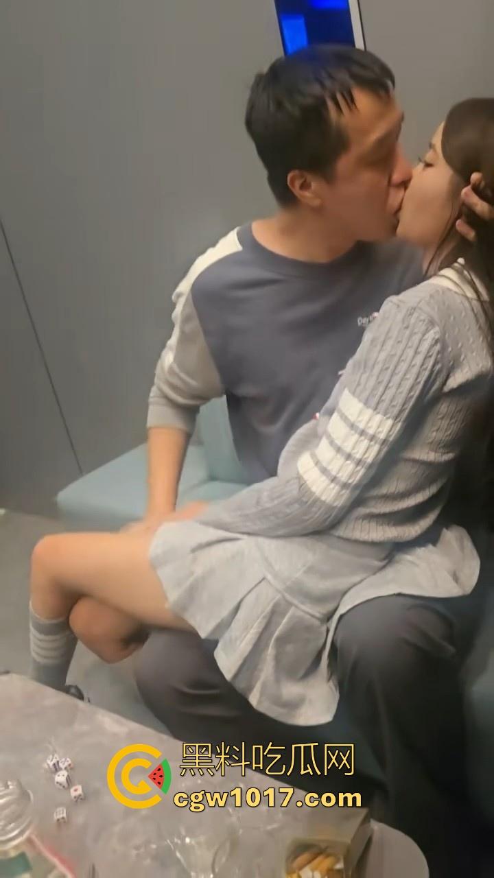 我是真的恨你们这些有钱人啊!吃好喝好操尤物,各种极品身材身上骑,骚逼一天一换,各种女神反差淫荡一面展示在目前!