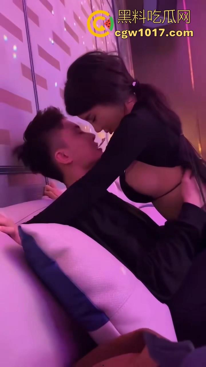 我是真的恨你们这些有钱人啊!吃好喝好操尤物,各种极品身材身上骑,骚逼一天一换,各种女神反差淫荡一面展示在目前!