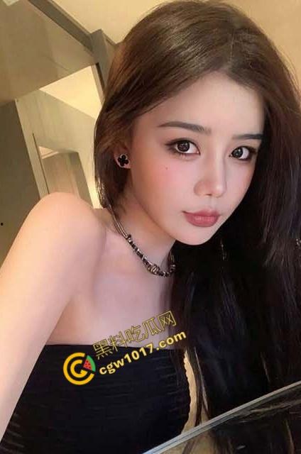 迷人马油丝袜的诱惑:极品表姐玉腿上满是淫靡光泽,极品嫩穴被疯狂爆操内射,刺激万分!