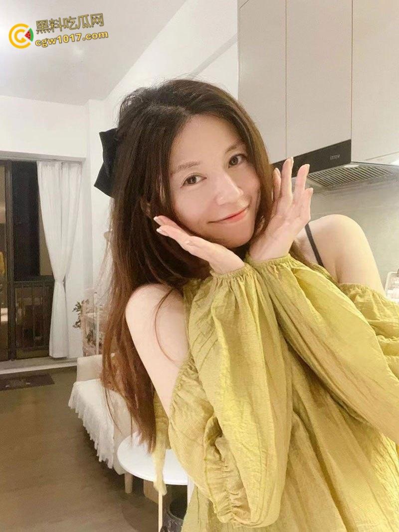 福建极品人妻【陈润好】，婚后出轨与炮友偷情开房，女上骑乘各种姿势疯狂榨精，全程骚话淫叫不断！