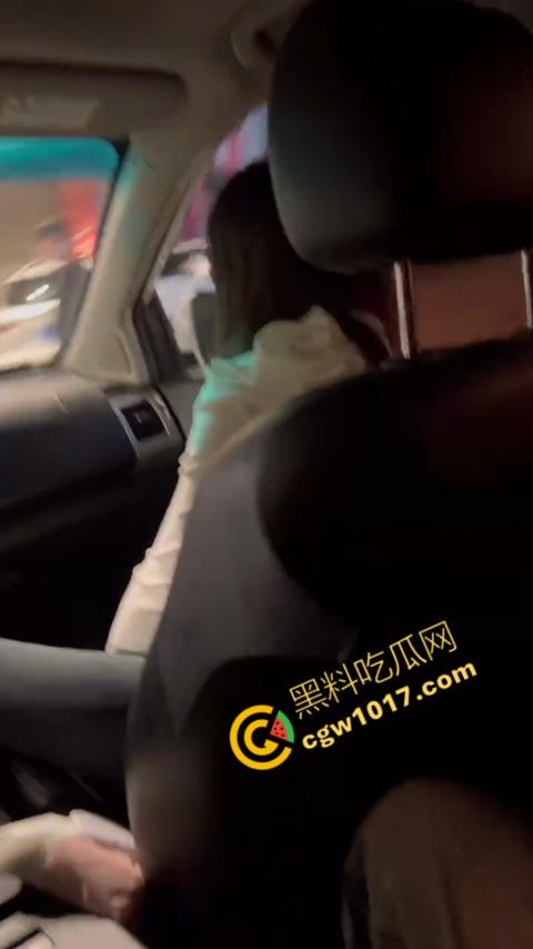 精神小伙街头血战，手起刀落、血洒狂风，勇敢如电影英雄，但残酷如恶魔猛兽，惹不起的狂野疯子！