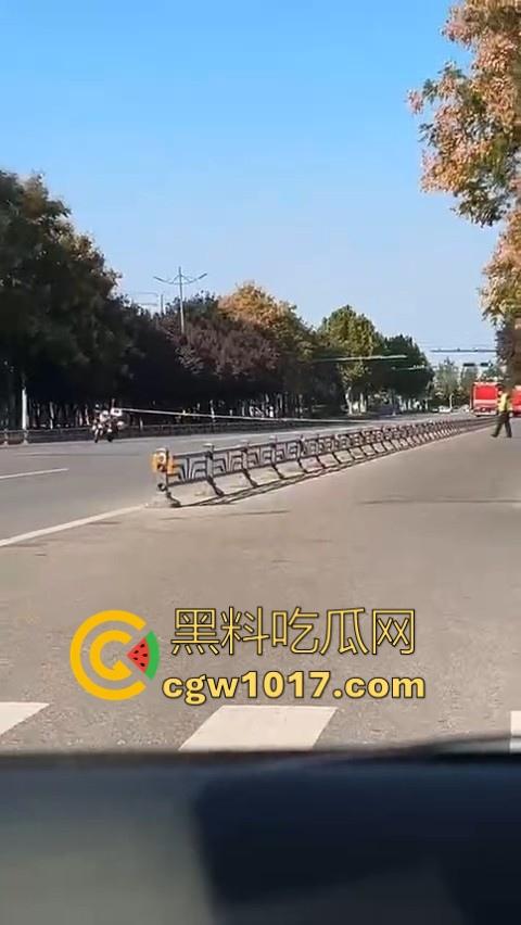 长春工地施工挖天然气挖出尸体,现场道路被封闭起来,怕是杀人灭口,抛死野外的,具体情况还得等待官方!