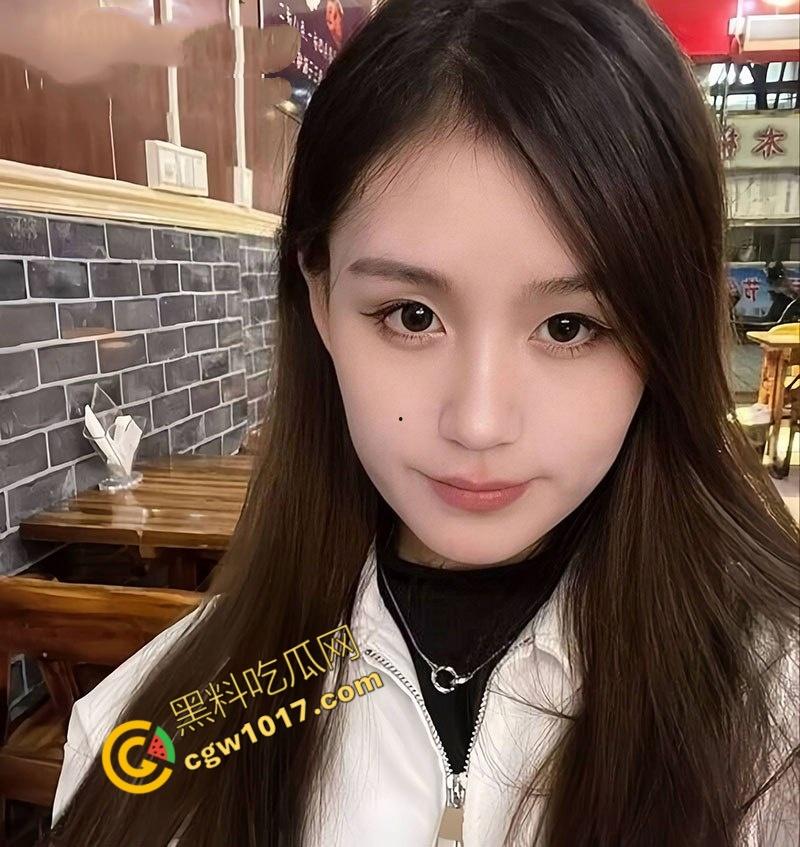 贵州美少女【冯梦瑾】约炮视频被曝：清纯外表掩藏骚浪本性，奶子乱颤，高潮迭起，肉体啪啪激荡，视觉与听觉双重爆炸！