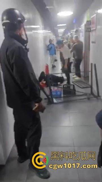 21世纪外卖员经典战役,美饿大战、出餐口大战后厨等等名场面,当今社会最不好惹的一群人,生死看淡不服就干!