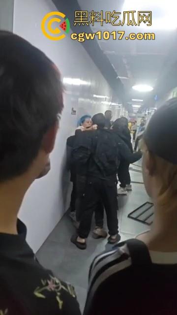 21世纪外卖员经典战役,美饿大战、出餐口大战后厨等等名场面,当今社会最不好惹的一群人,生死看淡不服就干!