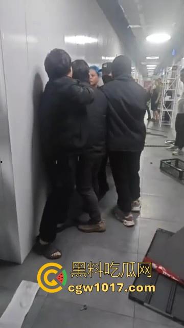 21世纪外卖员经典战役,美饿大战、出餐口大战后厨等等名场面,当今社会最不好惹的一群人,生死看淡不服就干!