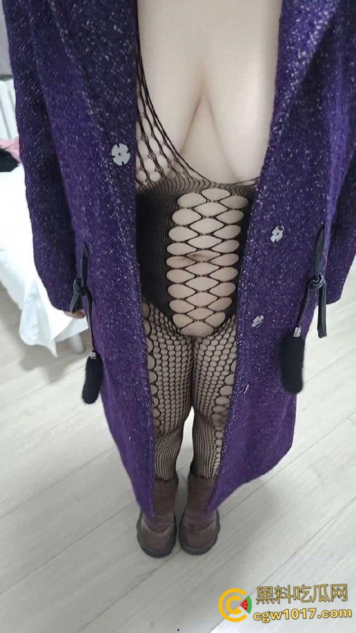 睡不醒的小嫂子，骚母狗嫂子身穿性感渔网袜，主动要求玩户外露出，就喜欢让别人看她被干的贱样！