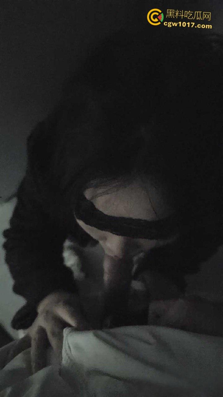 睡不醒的小嫂子，骚母狗嫂子身穿性感渔网袜，主动要求玩户外露出，就喜欢让别人看她被干的贱样！