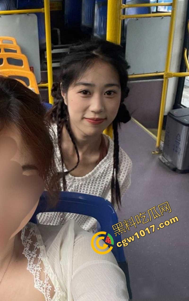 上海极品舞蹈生【杨萧颜】难以抵抗金钱诱惑,堕落为金主性奴,胯下侍奉爆筋肉棒,口技十分了得!