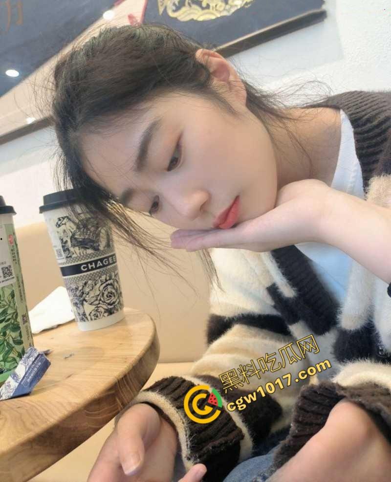 上海极品舞蹈生【杨萧颜】难以抵抗金钱诱惑,堕落为金主性奴,胯下侍奉爆筋肉棒,口技十分了得!