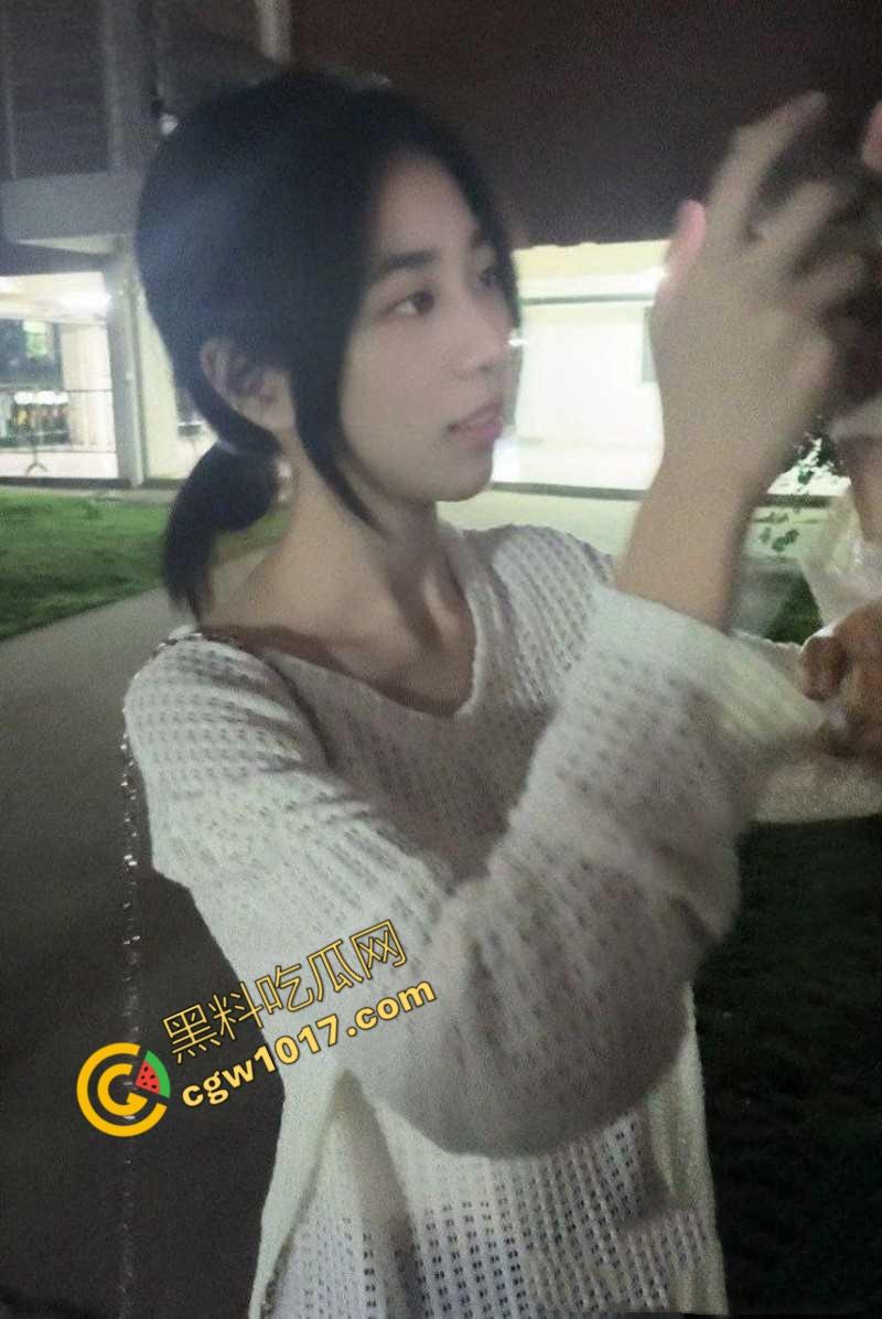 上海极品舞蹈生【杨萧颜】难以抵抗金钱诱惑,堕落为金主性奴,胯下侍奉爆筋肉棒,口技十分了得!