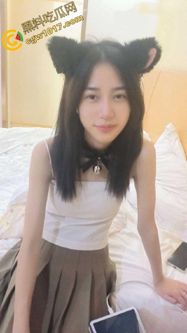 上海极品舞蹈生【杨萧颜】难以抵抗金钱诱惑,堕落为金主性奴,胯下侍奉爆筋肉棒,口技十分了得!