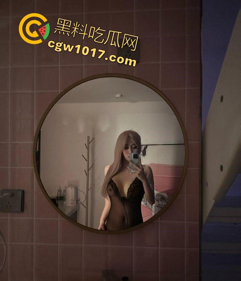 爱舔屌的微胖女M母狗，毒龙舔脚舔屌口技了得，边舔边露出渴望的眼神祈求主人狠狠满足，吉尼斯认证专业口交骚母狗！