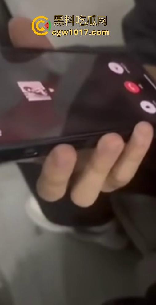 东莞电子科技学校女友【钟幸】出轨,四川男友千里之外打语音被绿茶婊戴帽,还嘲讽说兄弟这叫声还没之前骚!