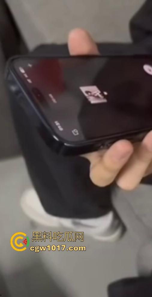 东莞电子科技学校女友【钟幸】出轨,四川男友千里之外打语音被绿茶婊戴帽,还嘲讽说兄弟这叫声还没之前骚!