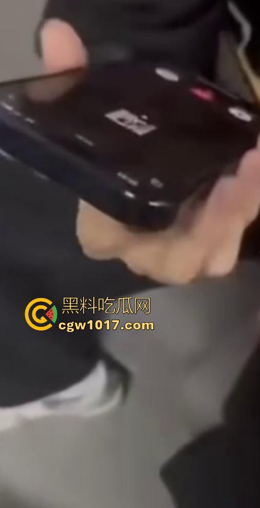 东莞电子科技学校女友【钟幸】出轨,四川男友千里之外打语音被绿茶婊戴帽,还嘲讽说兄弟这叫声还没之前骚!