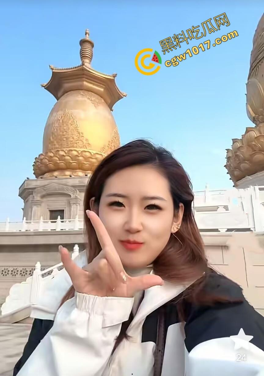 抖音网红少妇【汉堡包】不雅视频泄密:露脸深喉吸睾丸,足交狂野啪啪,技巧炸裂带劲到爆!