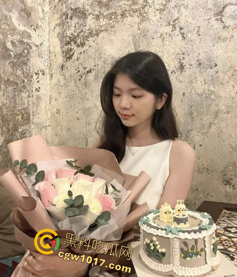 约炮安徽大学清纯05年嫩妹【姚晴晴】矜持如小白兔,粉嫩骚穴紧致一夹就喷,上位骑乘疯狂榨精,极其反差销魂!