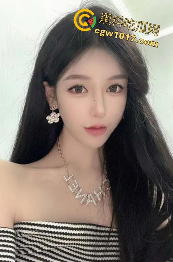 寂寞美女独守空房，早起想要忍不住在被窝里偷偷自摸，不是姐妹直接不看片就来吗？干扣逼啊！