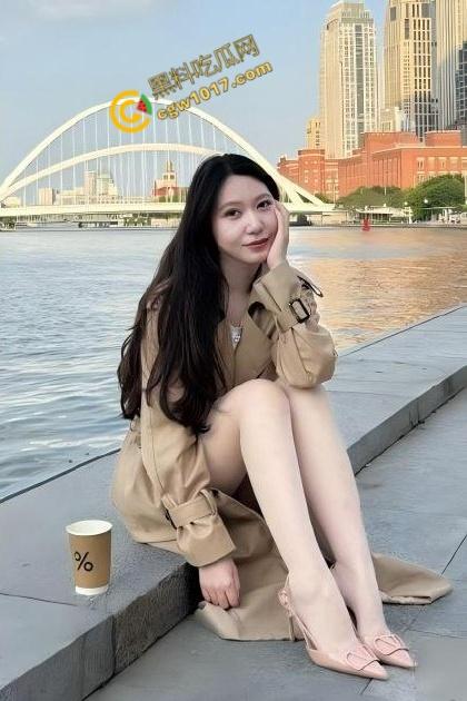 海角大神与嫂子KTV包厢激情偷欢:裸身激情接受深入调教,全裸开嗓激情交织,全程极度刺激!