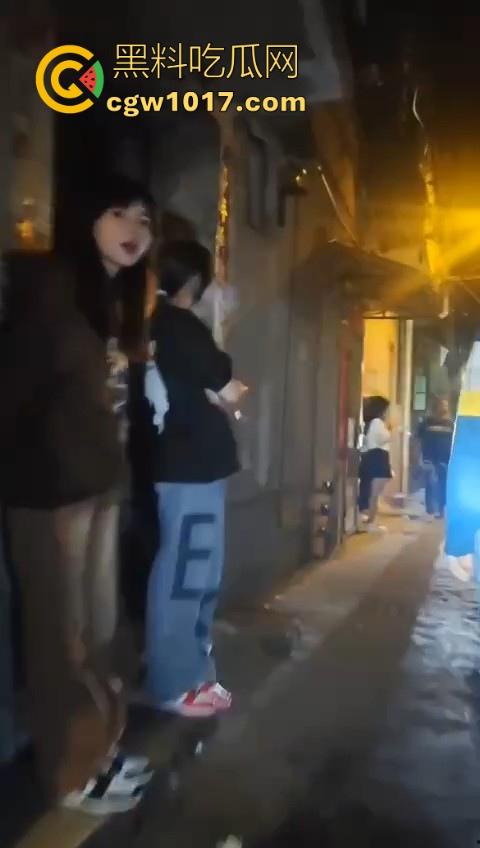 好酒不怕时间长,好妓不怕巷子深,瓜友深夜探索广东汕头小巷子,越往后越惊喜,质量还可以啊!