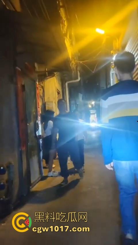 好酒不怕时间长,好妓不怕巷子深,瓜友深夜探索广东汕头小巷子,越往后越惊喜,质量还可以啊!