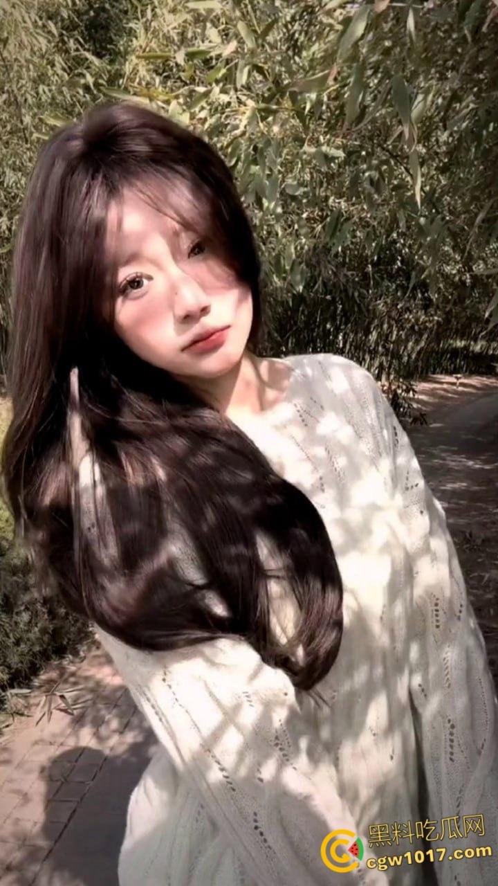 约炮大神【fkabuto】，约操江苏神仙颜值女大学生，白虎嫩穴一插白浆都流出来了，多姿势爆操浪叫不止！